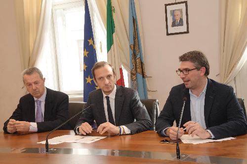 Il governatore del Friuli Venezia Giulia Massimiliano Fedriga con l'assessore regionale ai Corregionali Pierpaolo Roberti e il direttore scientifico del Mib Vladimir Nanut.